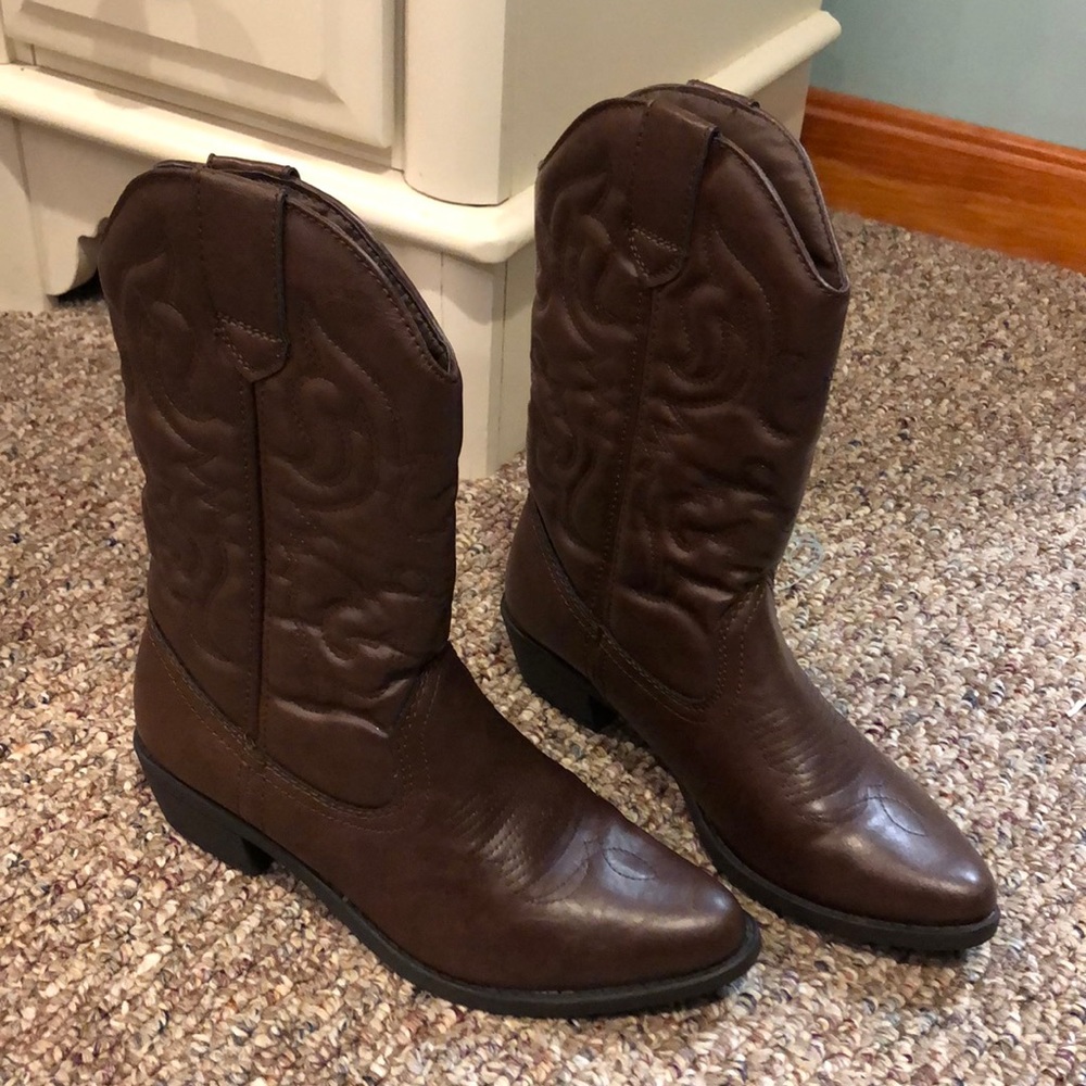 Size 6.5 cowgirl boots